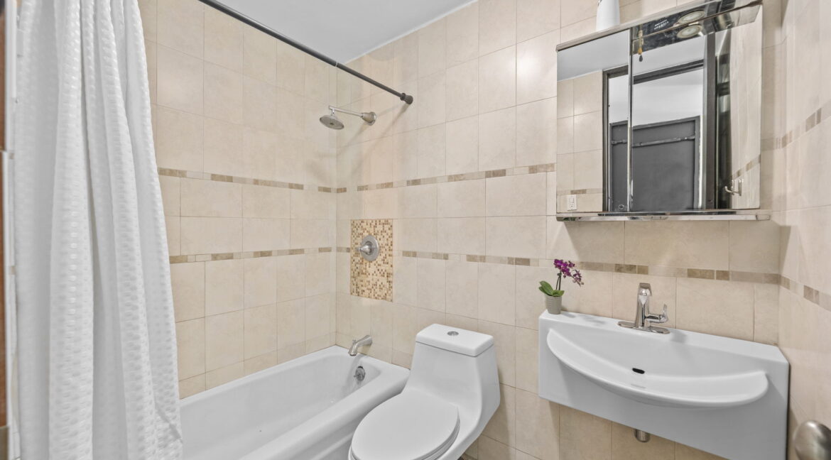 10-web-or-mls-Giselle Stowell - 57 C-6674